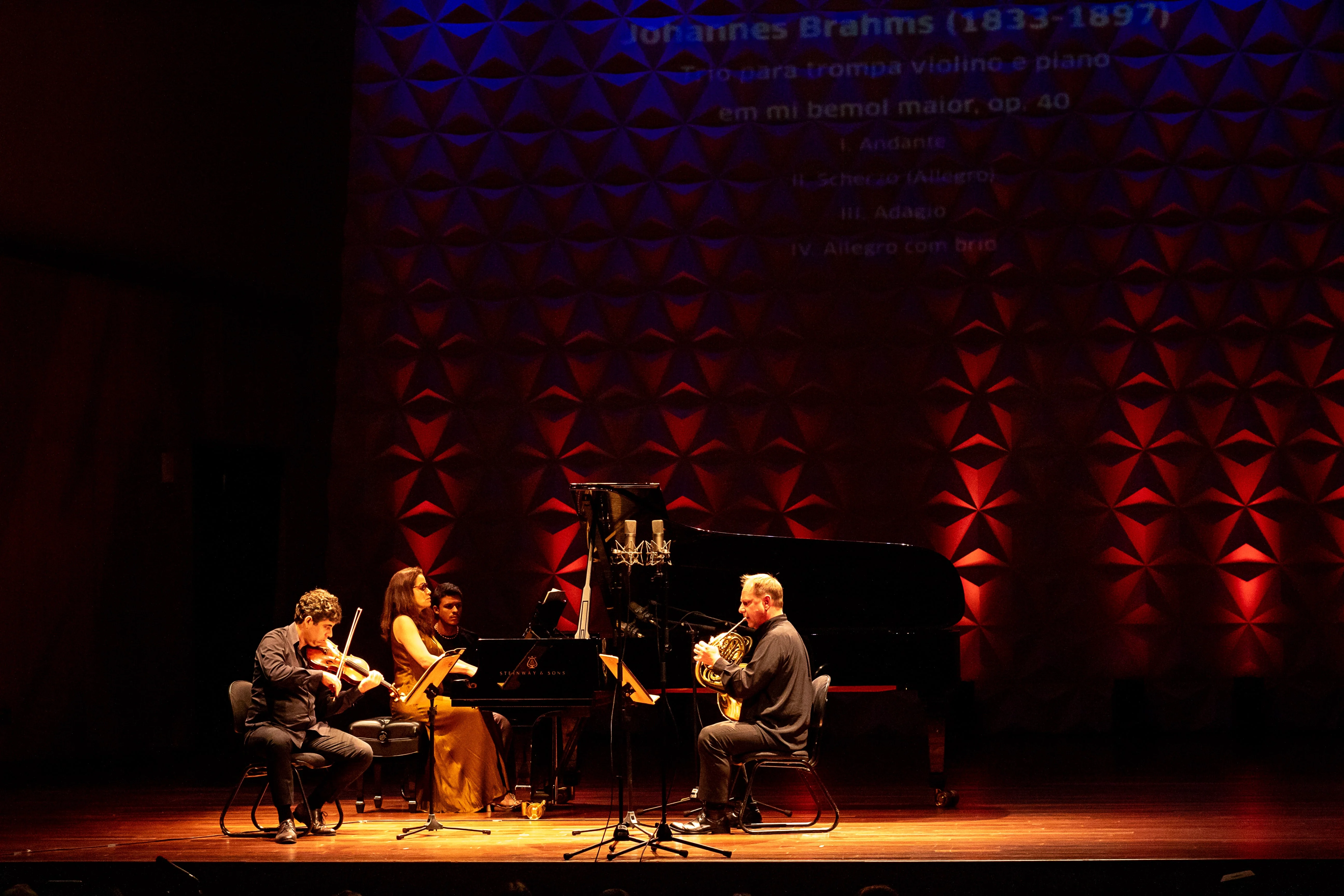 Sala Cecília Meireles - 10 de Novembro
